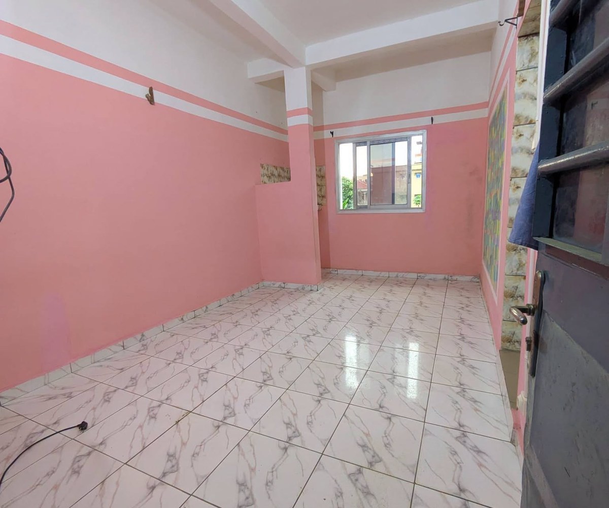 Jolie et vaste chambre à louer à Logbessou