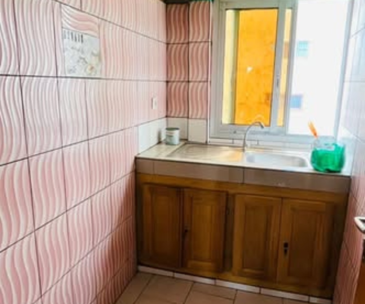 Vaste studio moderne à louer – Logbaba Jardin