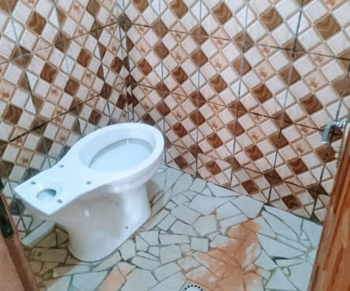Chambre moderne à Nkoabang Tradex