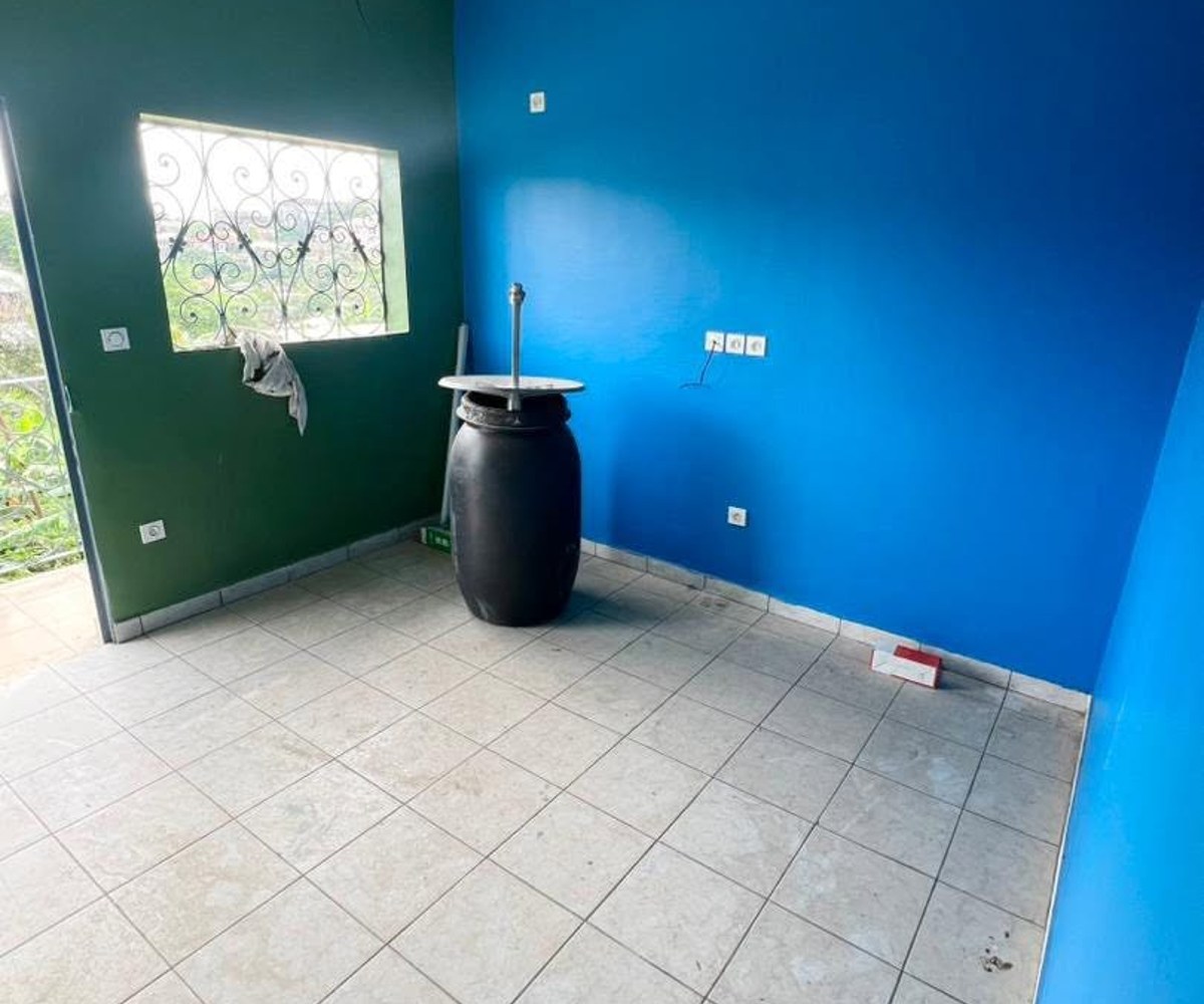 Studio moderne à louer – Douala PK12