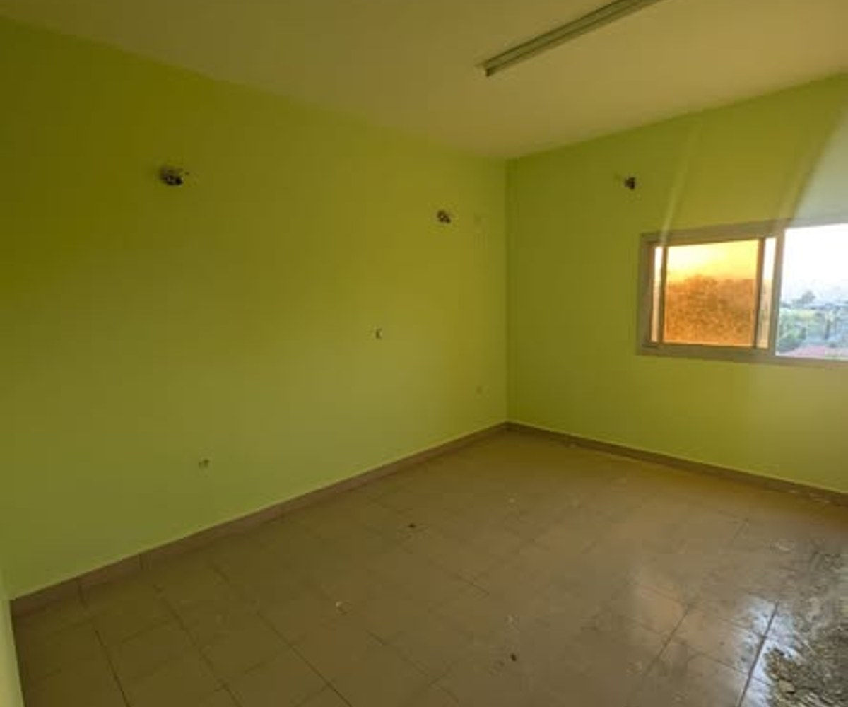 Vaste appartement moderne à louer à Odza