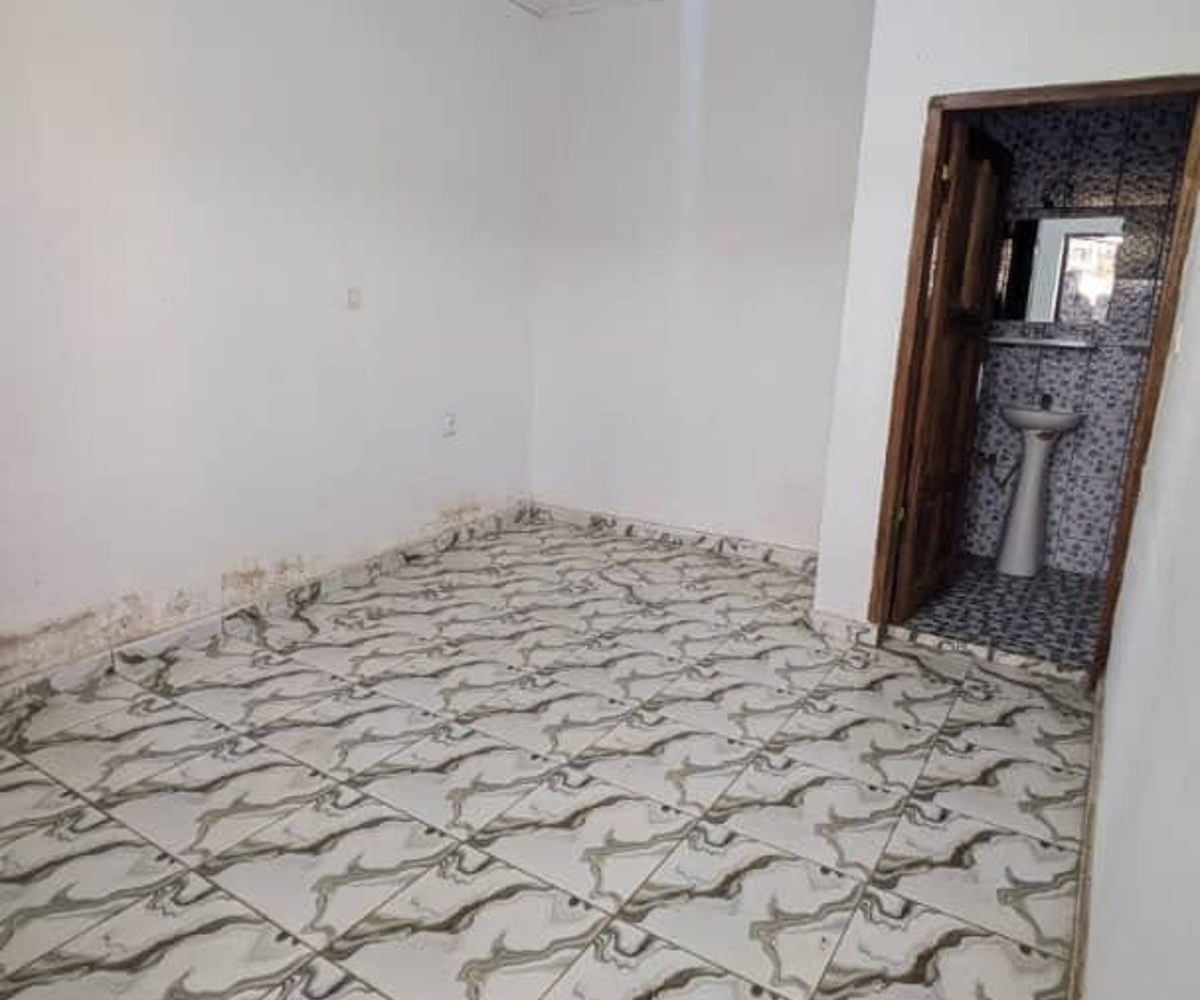 Vaste chambre moderne à Emana, Yaoundé