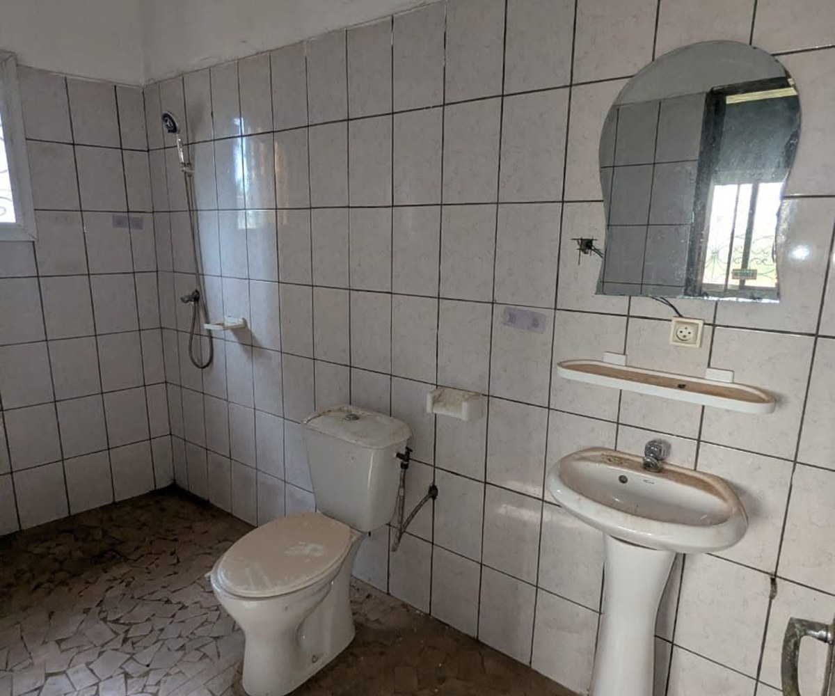 Appartement moderne à louer à Odza (petit marché)