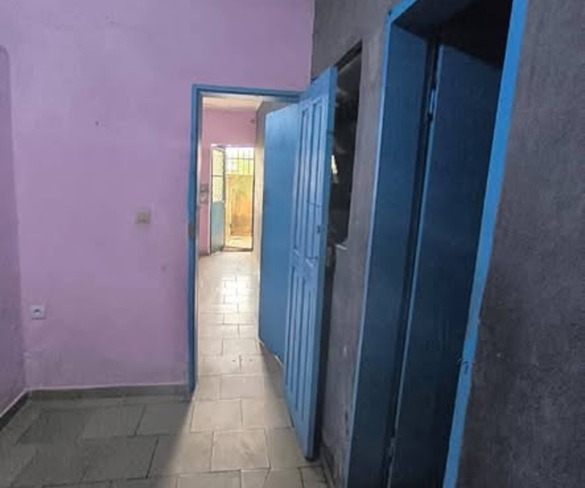 Studio moderne à Ndogbon Vallée Biffaga