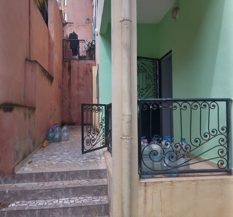 Studio moderne à Nkolanga