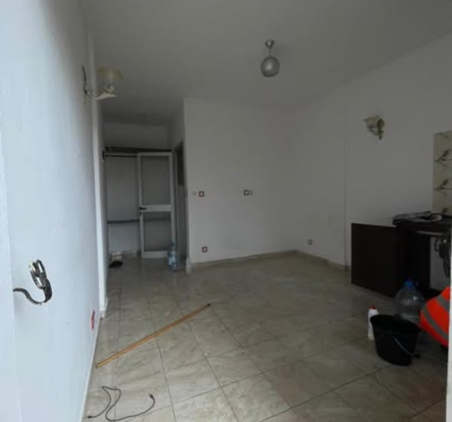 Chambre moderne climatisé à louer à Logbessou
