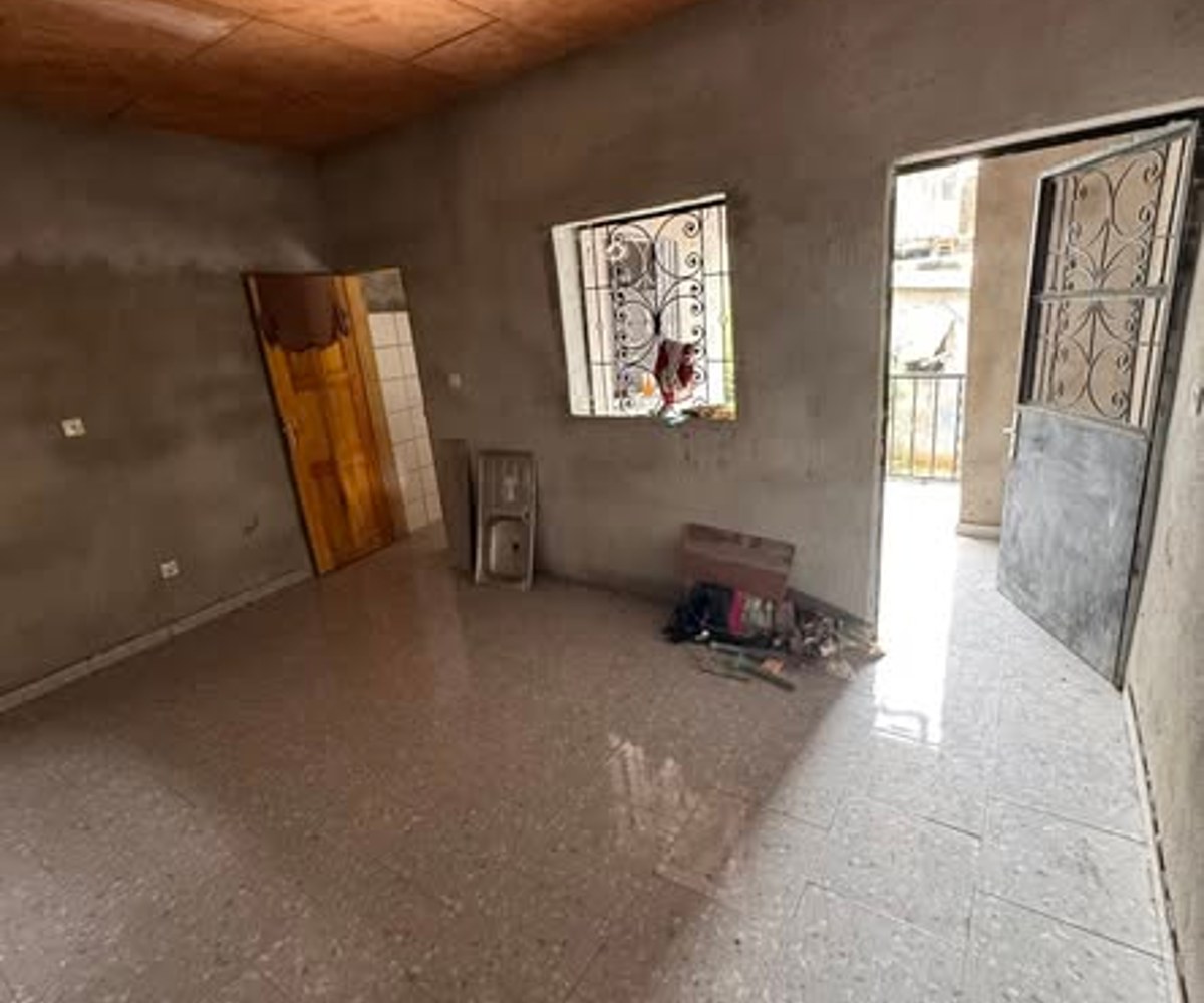 Studio Nouvellement construit à Barrière PK 11