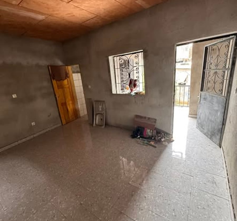 Studio Nouvellement construit à Barrière PK 11