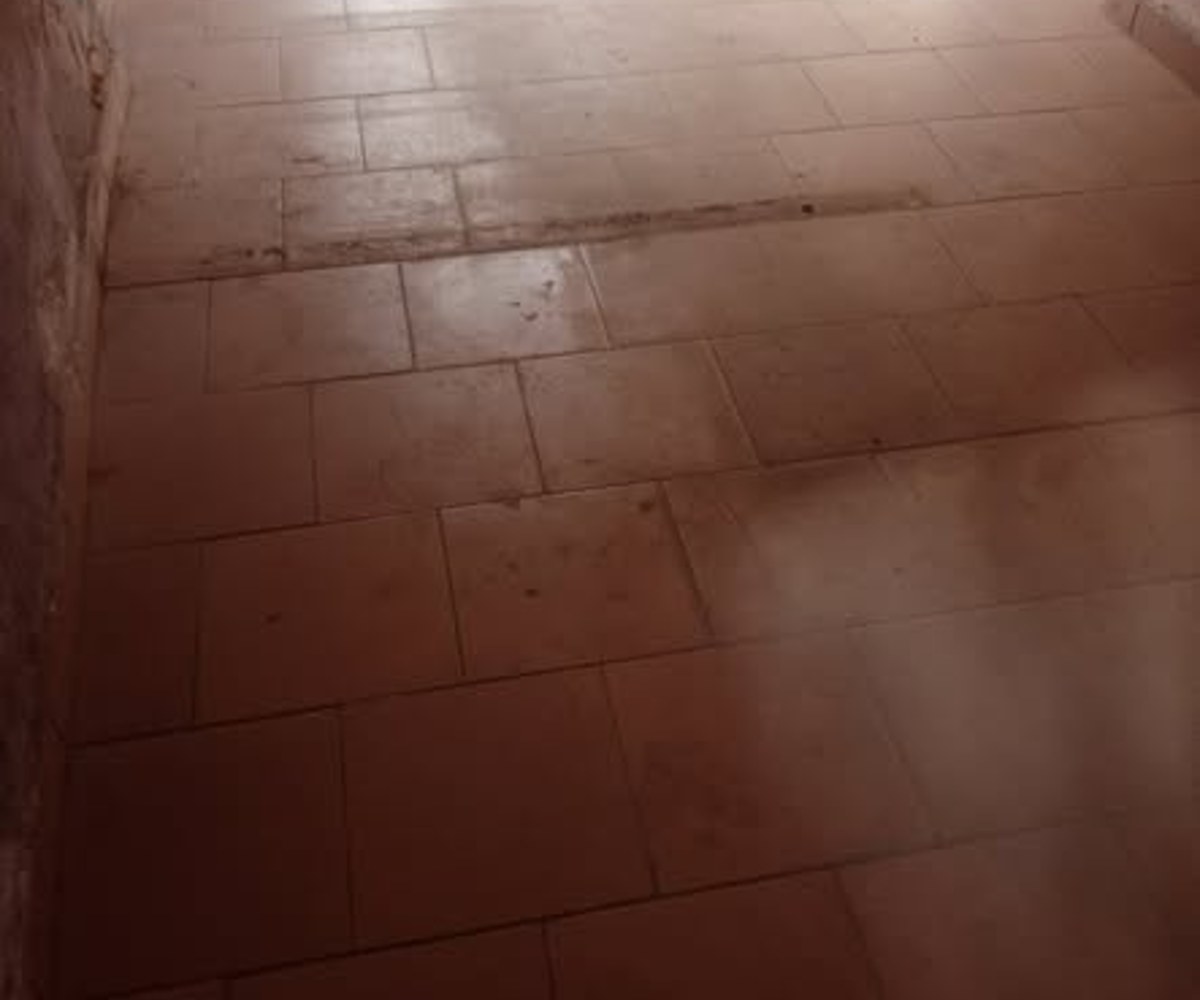 Vaste boutique à louer à Bépanda, Douala