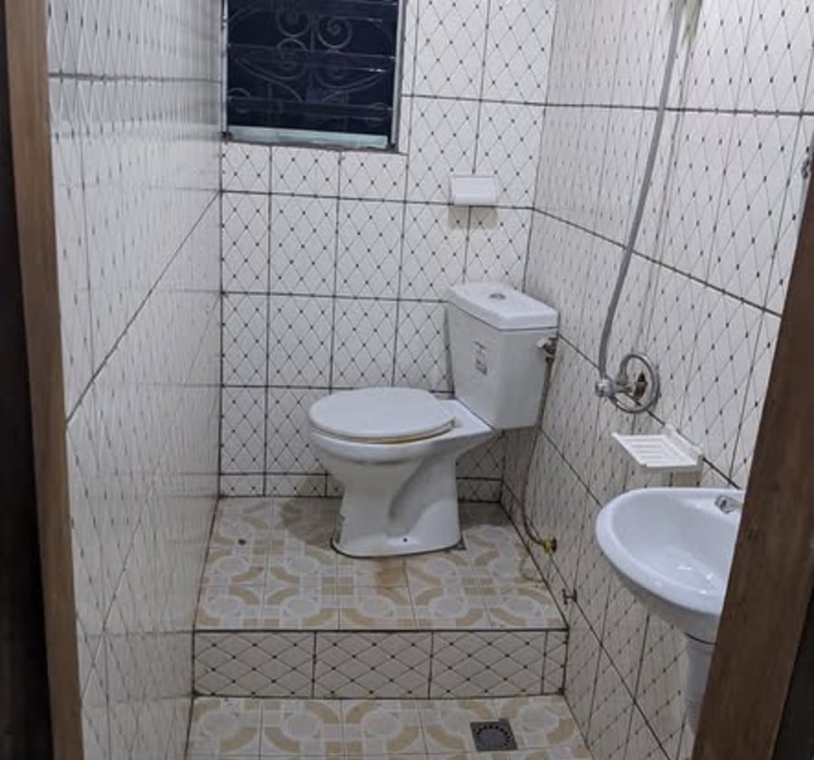 Vaste chambre moderne à louer à Obobogo