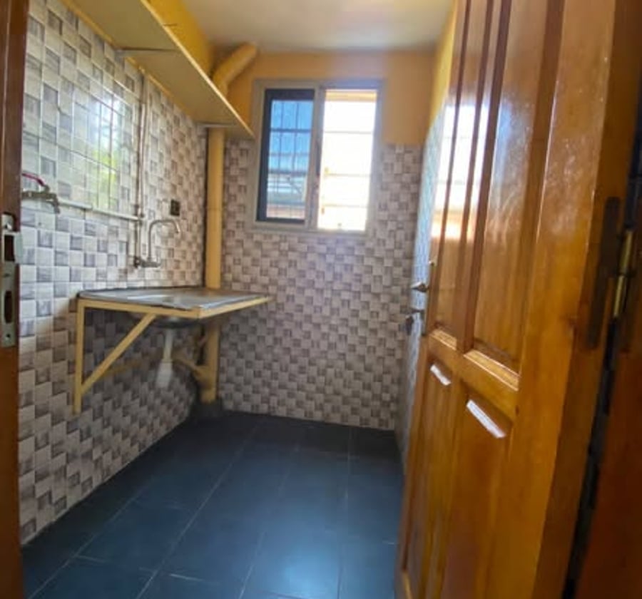 Studio moderne à louer à Beedi