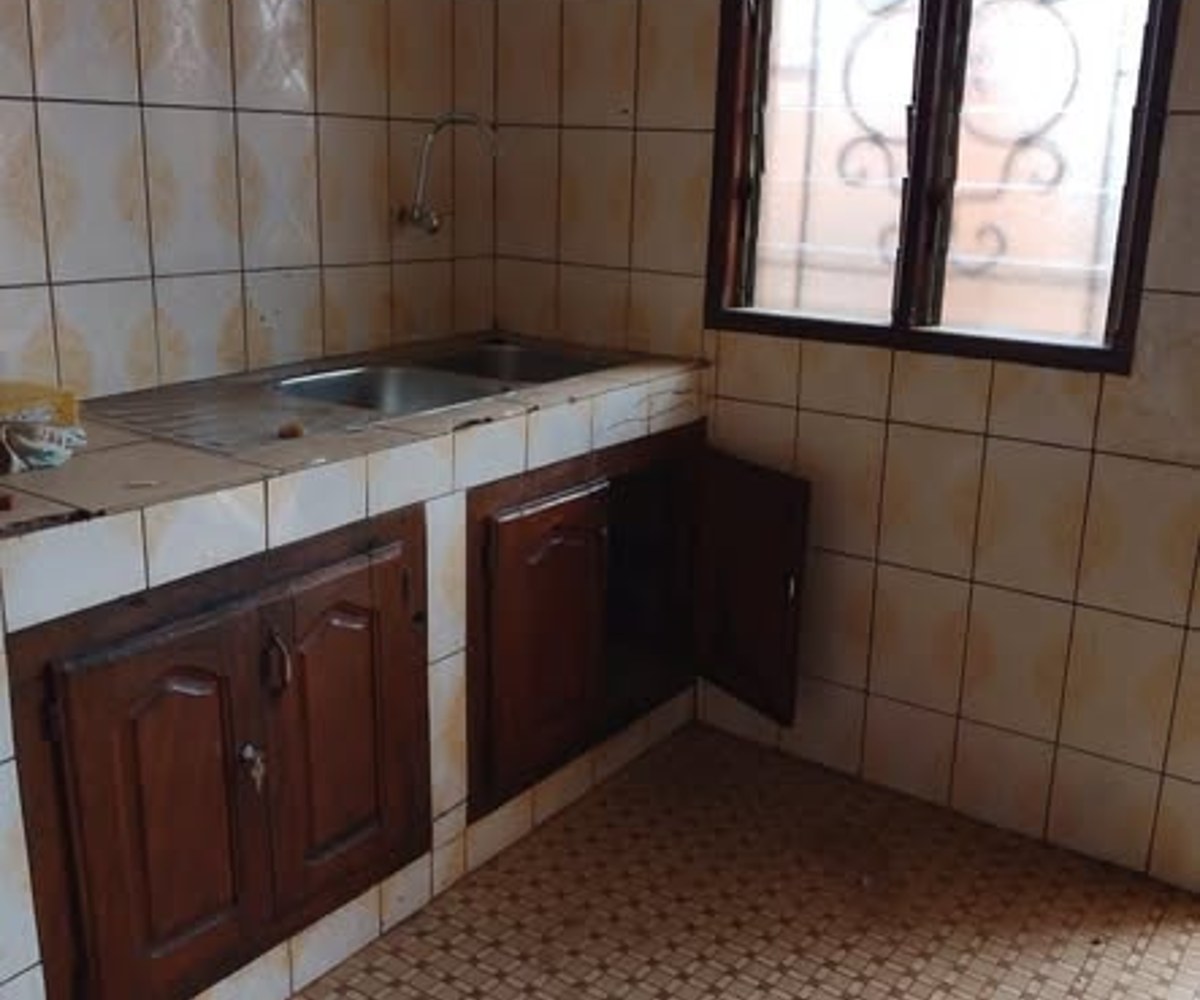 Appartement 3 chambres à louer à Monti, Yaoundé