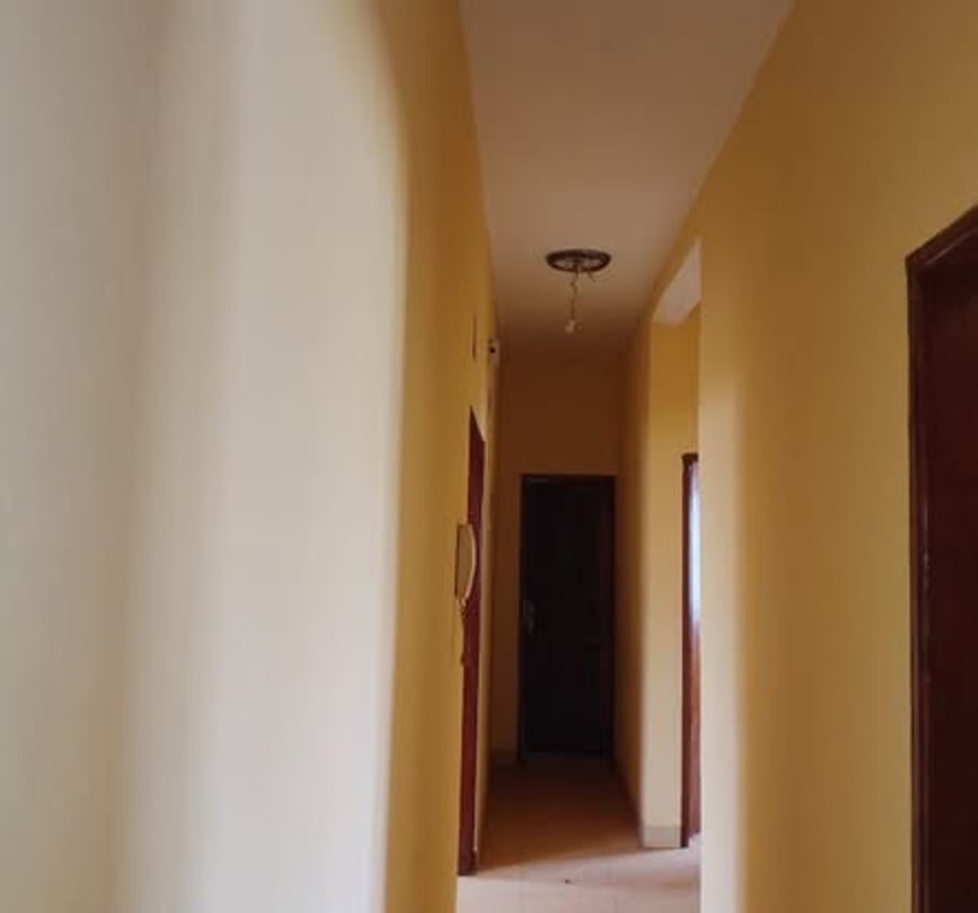 Appartement 3 chambres à louer à Monti, Yaoundé