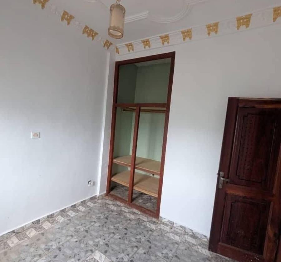 Studio à louer à Odza - Borne 10