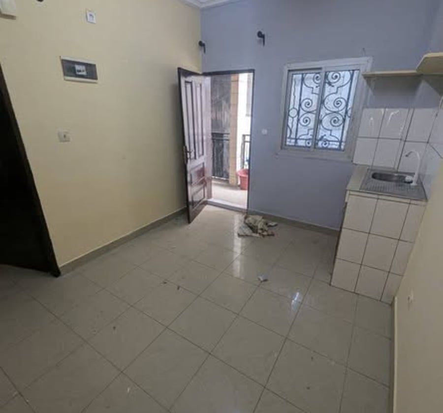 Studio staffé à Makepe, Douala