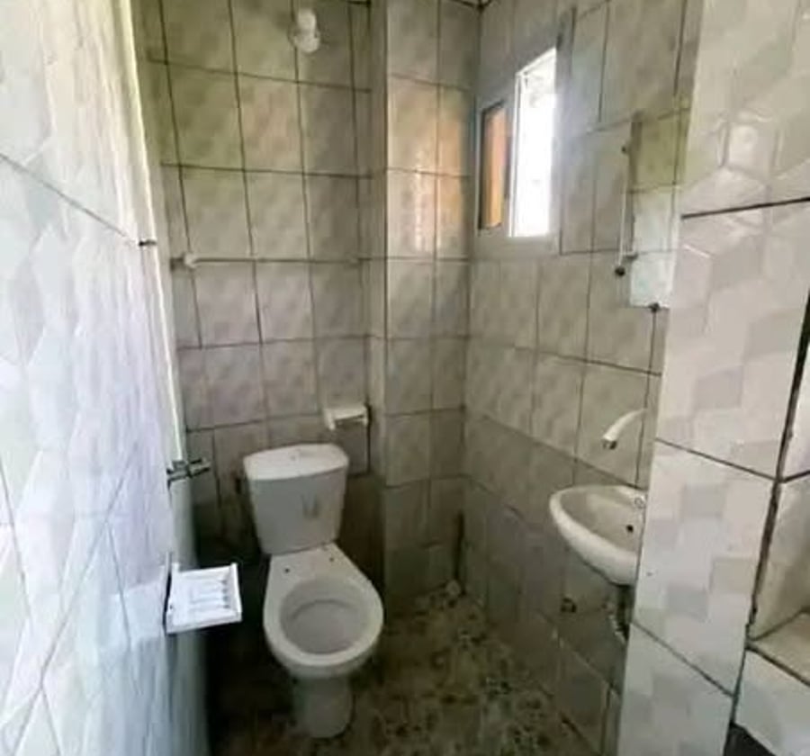 Chambre moderne avec cuisine à Ndogbong