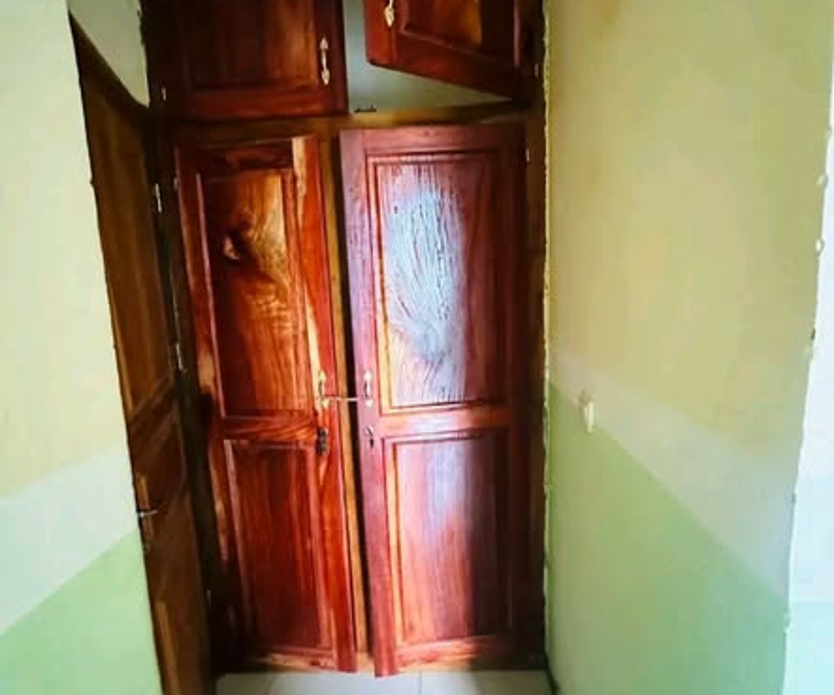 Studio moderne à Yassa - Carrefour escalier