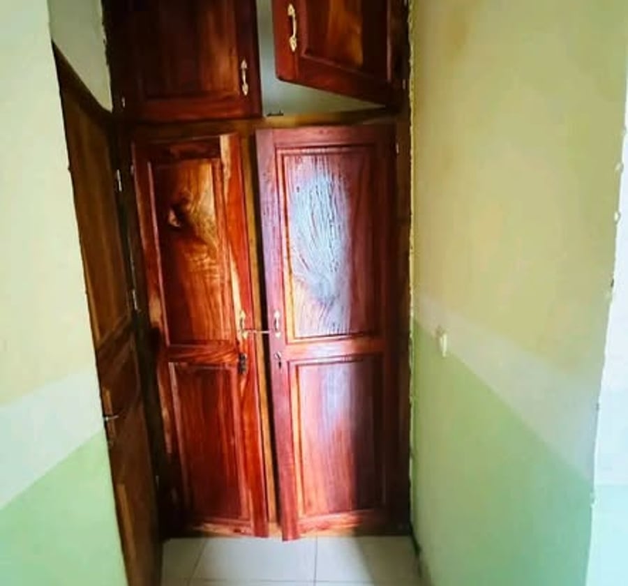 Studio moderne à Yassa - Carrefour escalier