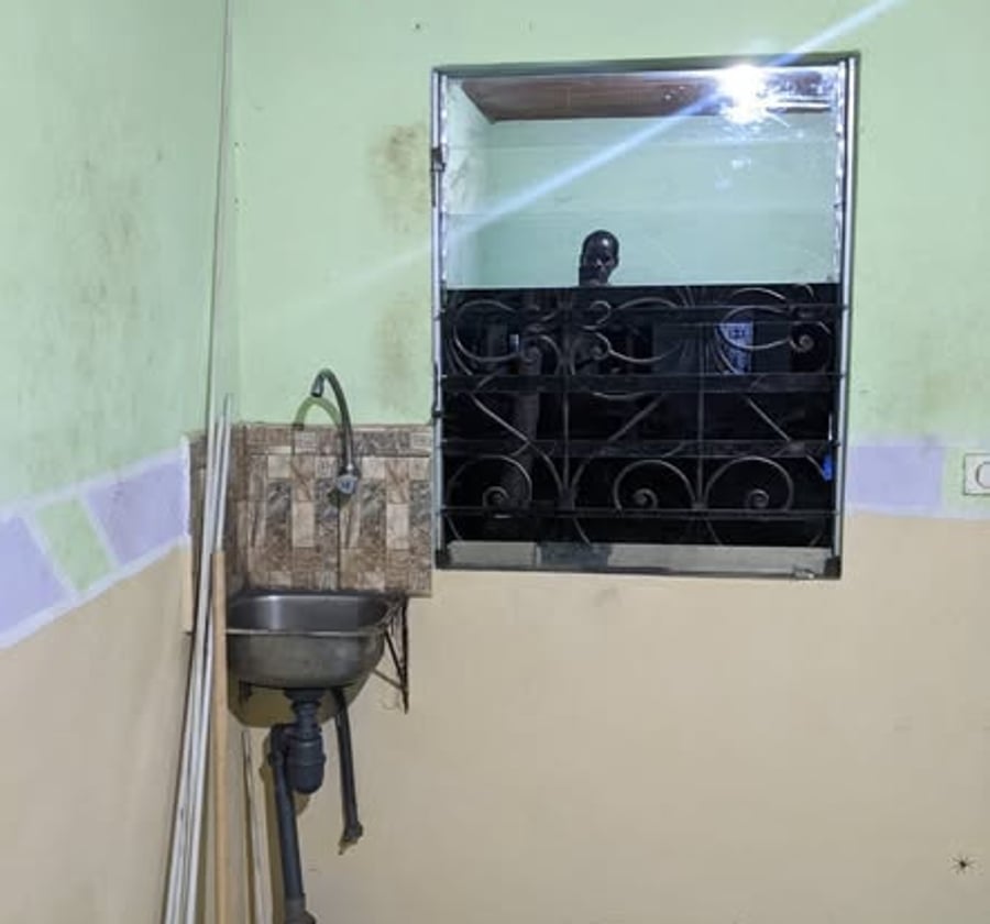 Vaste chambre moderne à louer à Obobogo