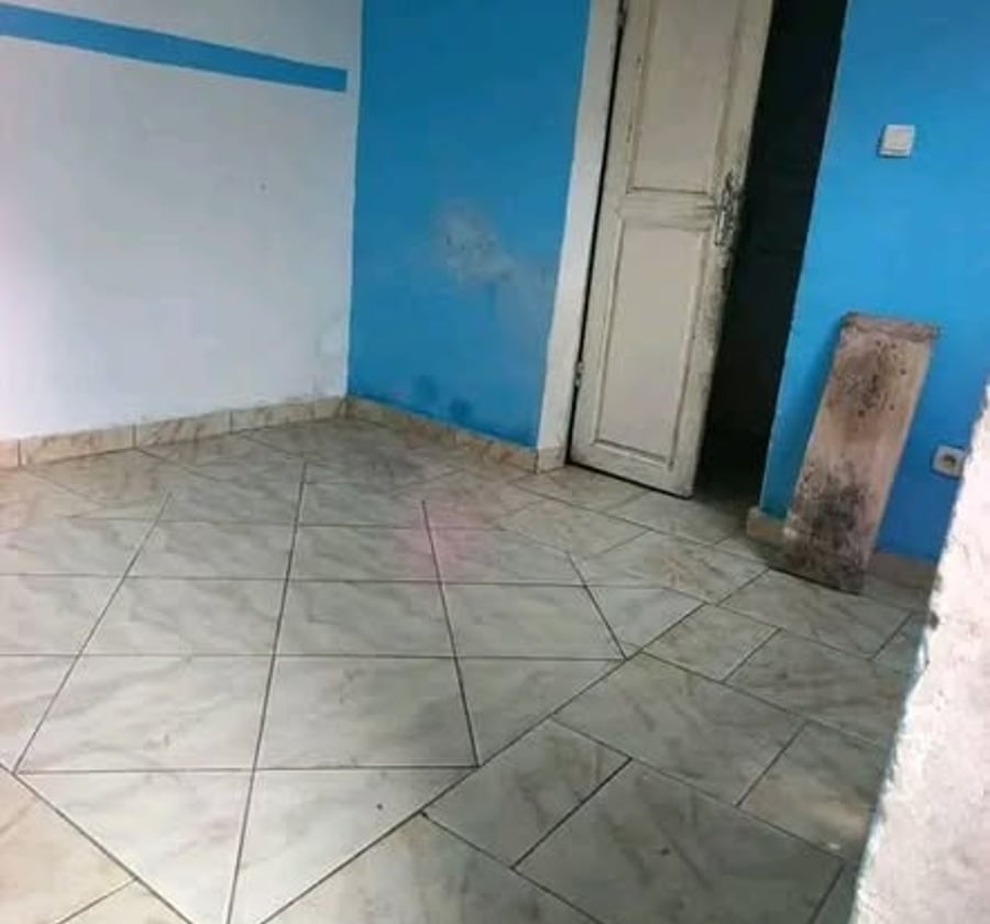 Studio moderne à louer à Logbaba