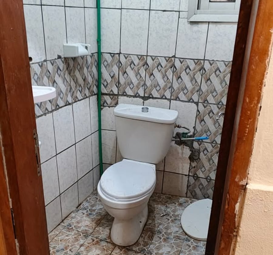Grande chambre moderne à louer à Yaoundé École de Police