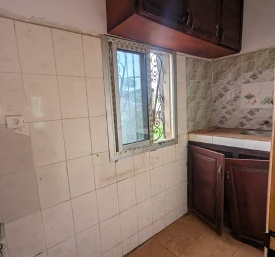 Studio moderne à louer à Olembe