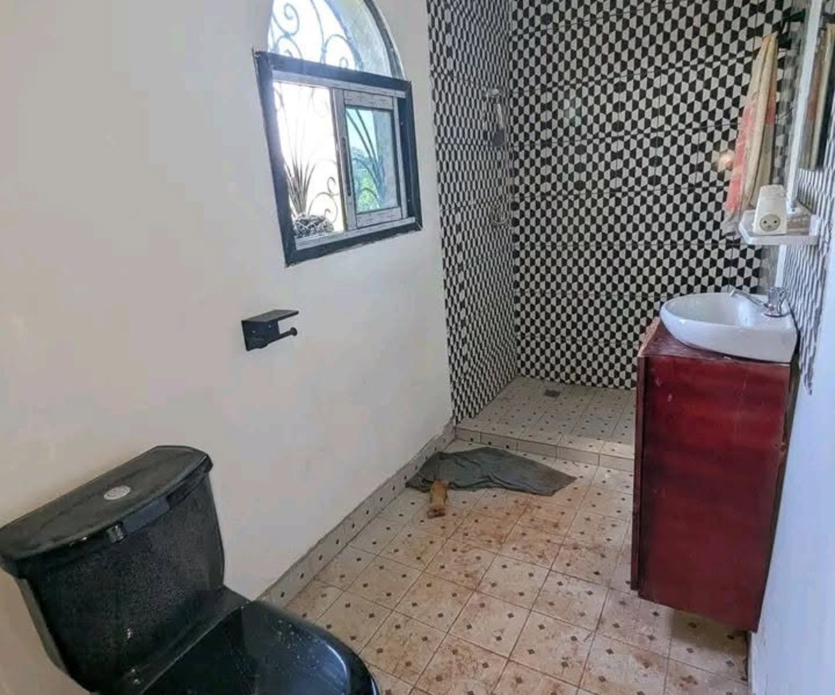 Studio moderne à louer à Odza Borne 10