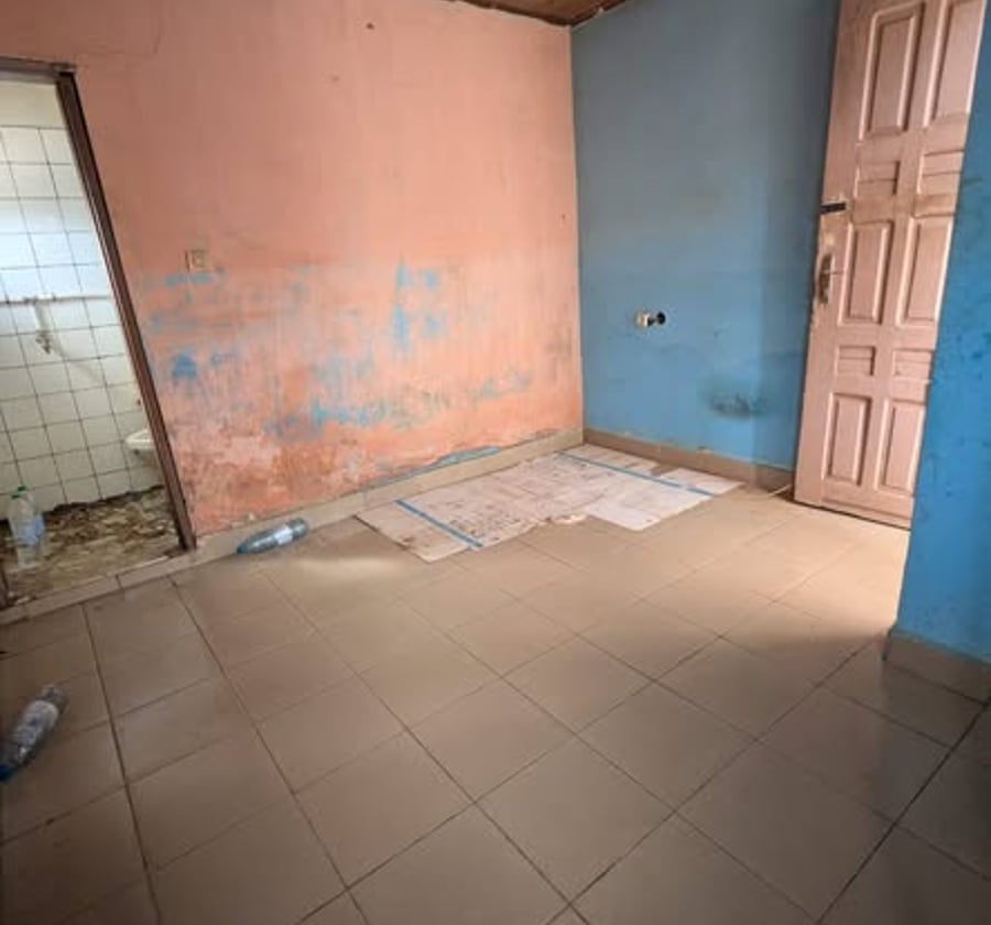 Chambre moderne à louer à TKC, supérette