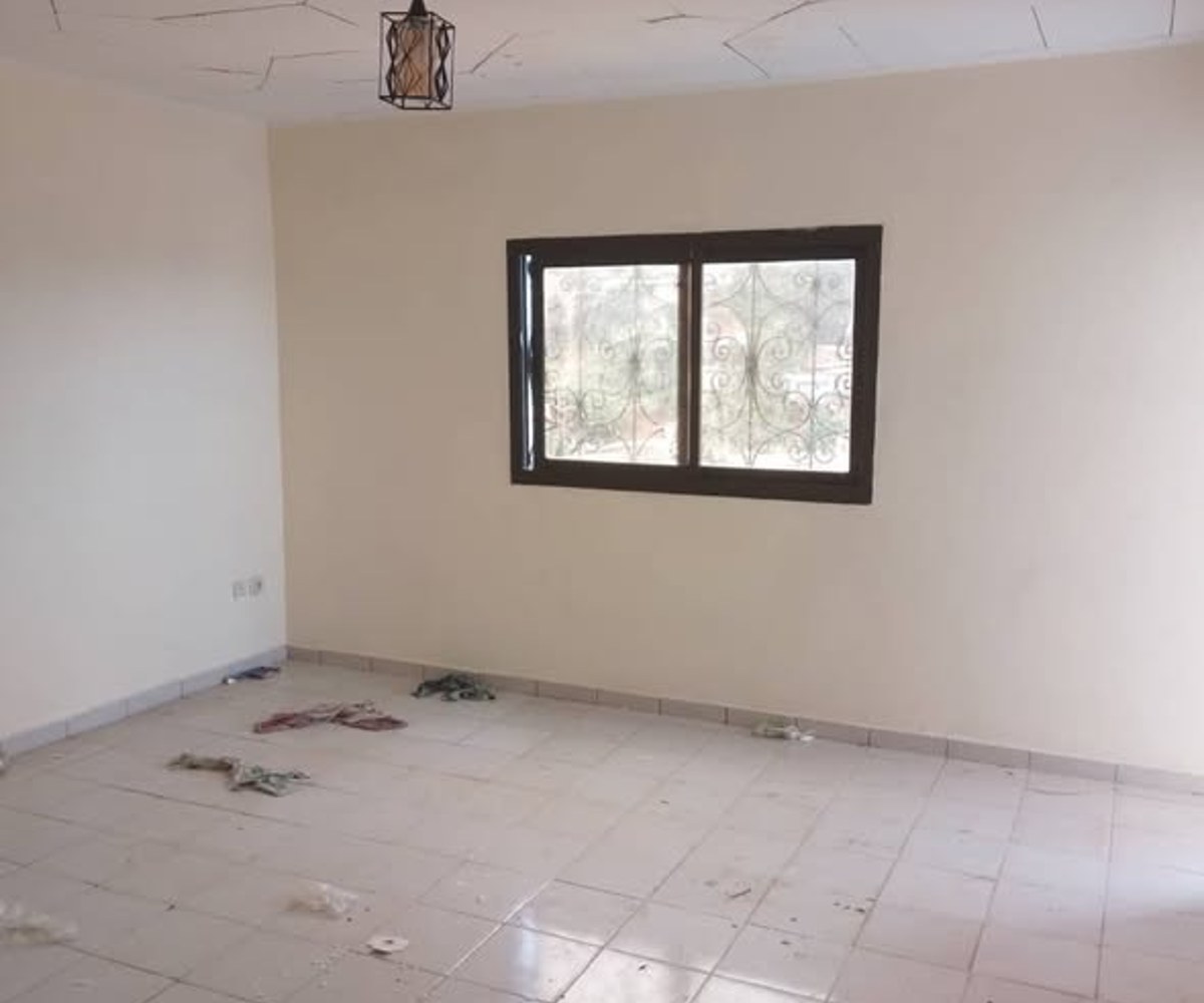 app de 2ch salon cuisine douche balcon à louer à nkolmesseng moto 100 fr du carrefour lycée bilingue d essos accès goudronnée 70 mil fois 6