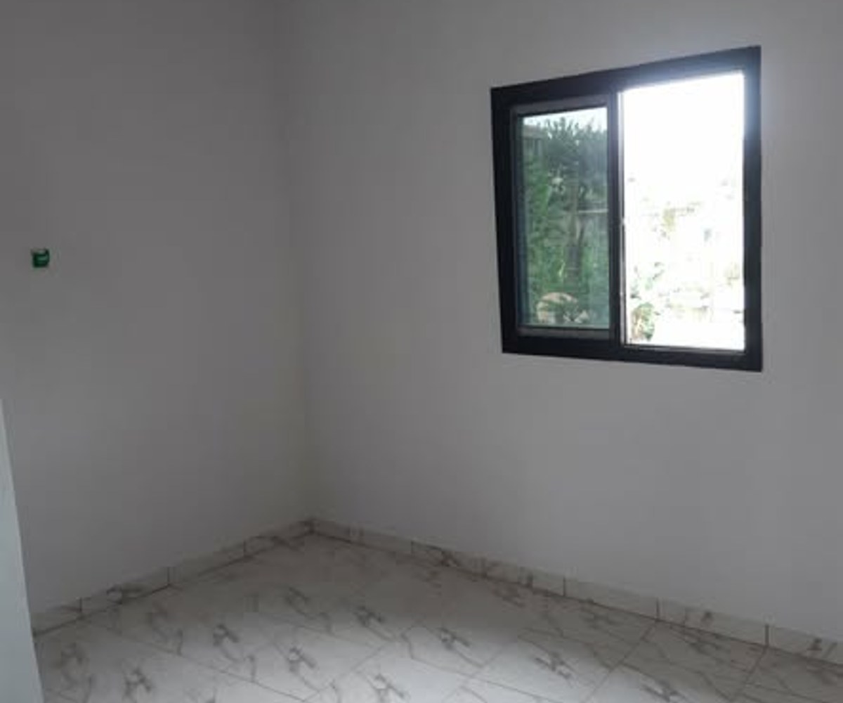Chambre moderne neuve à Yassa - 30 000 FCFA/mois