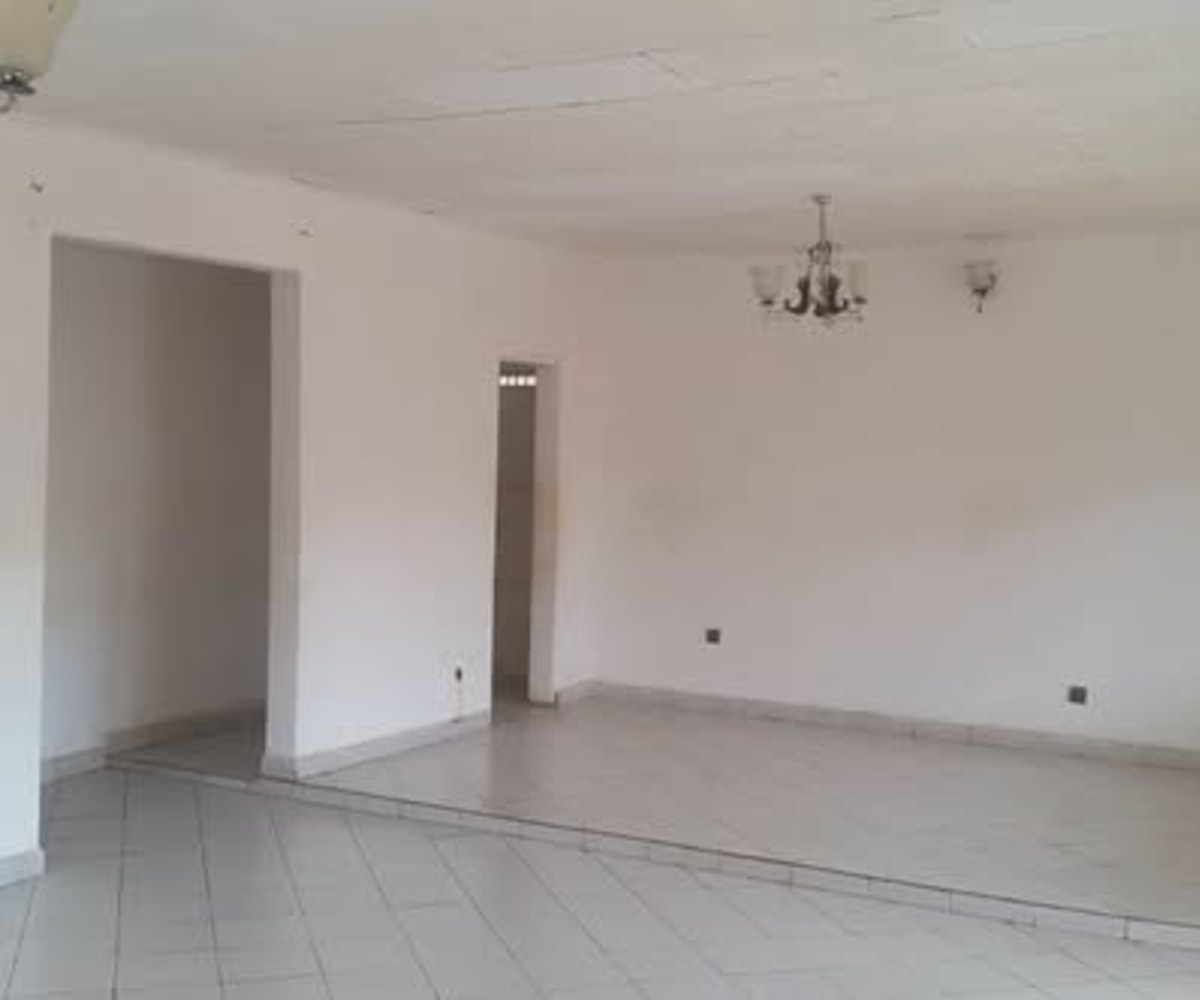 Villa 4 chambres à louer - Biyem-Assi, Yaoundé