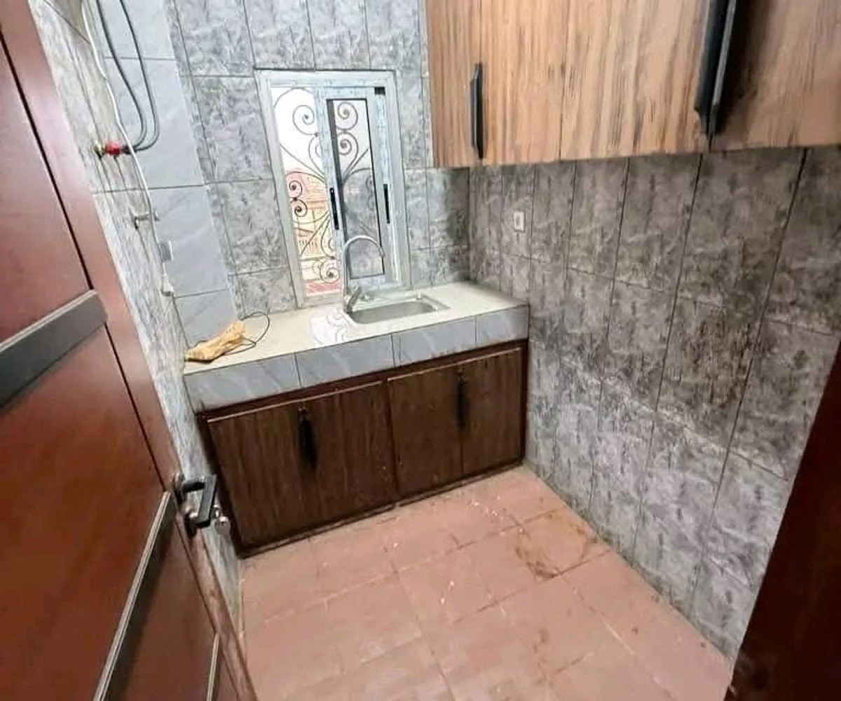 Chambre moderne à Bonamoussadi rond point Maetur - 35 000 XAF/mois