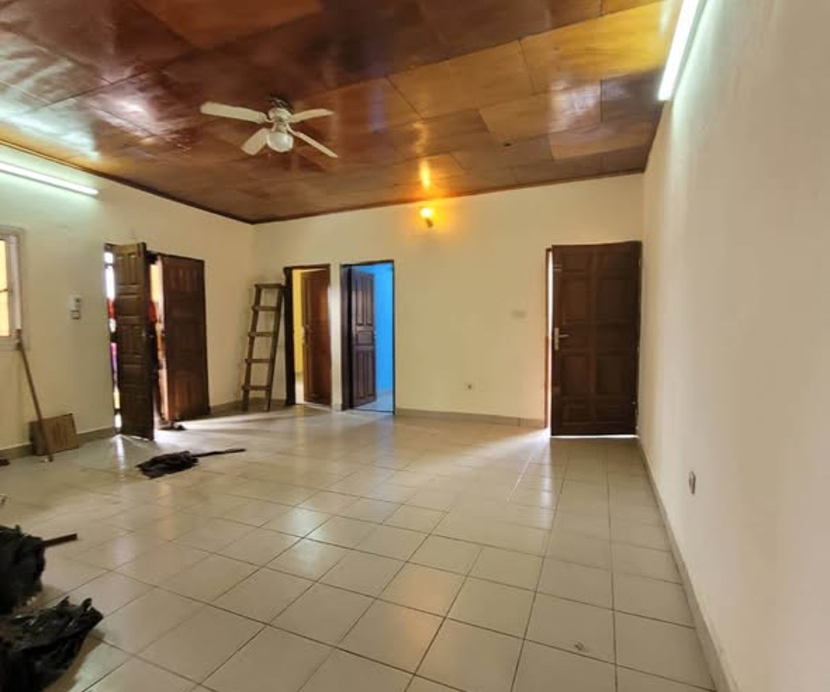 Appartement à louer à Biyem-Assi, derrière chapelle TKC