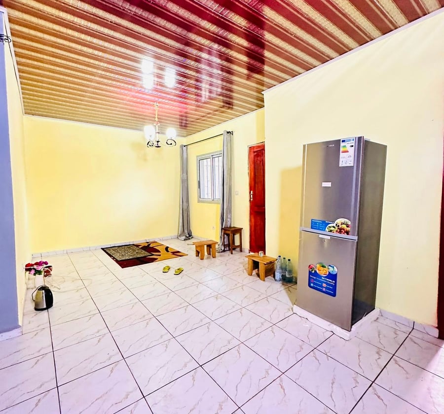 Studio moderne à louer à Obobogo