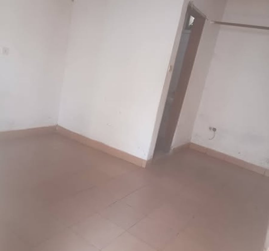 Chambre moderne à louer à Etoug-Ebe