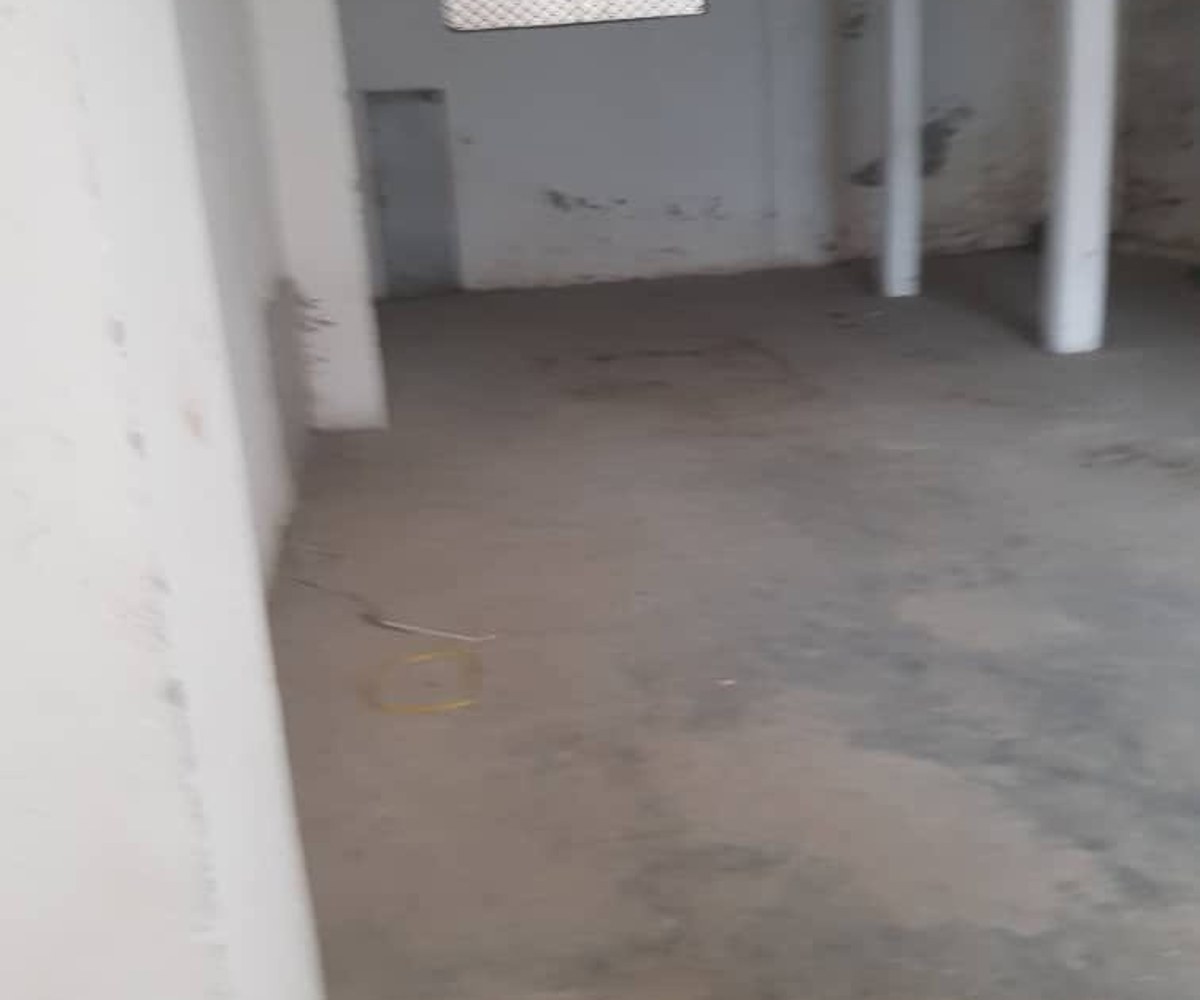 Grand magasin de stockage à louer à Akwa Douala