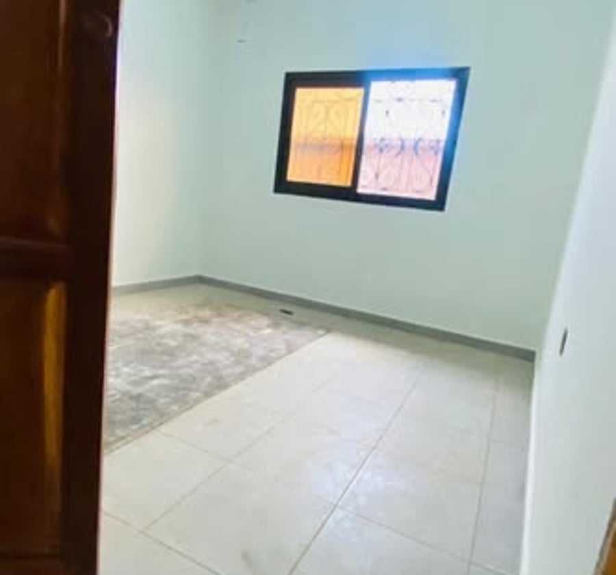 Studio moderne à louer à Biyem-Assi