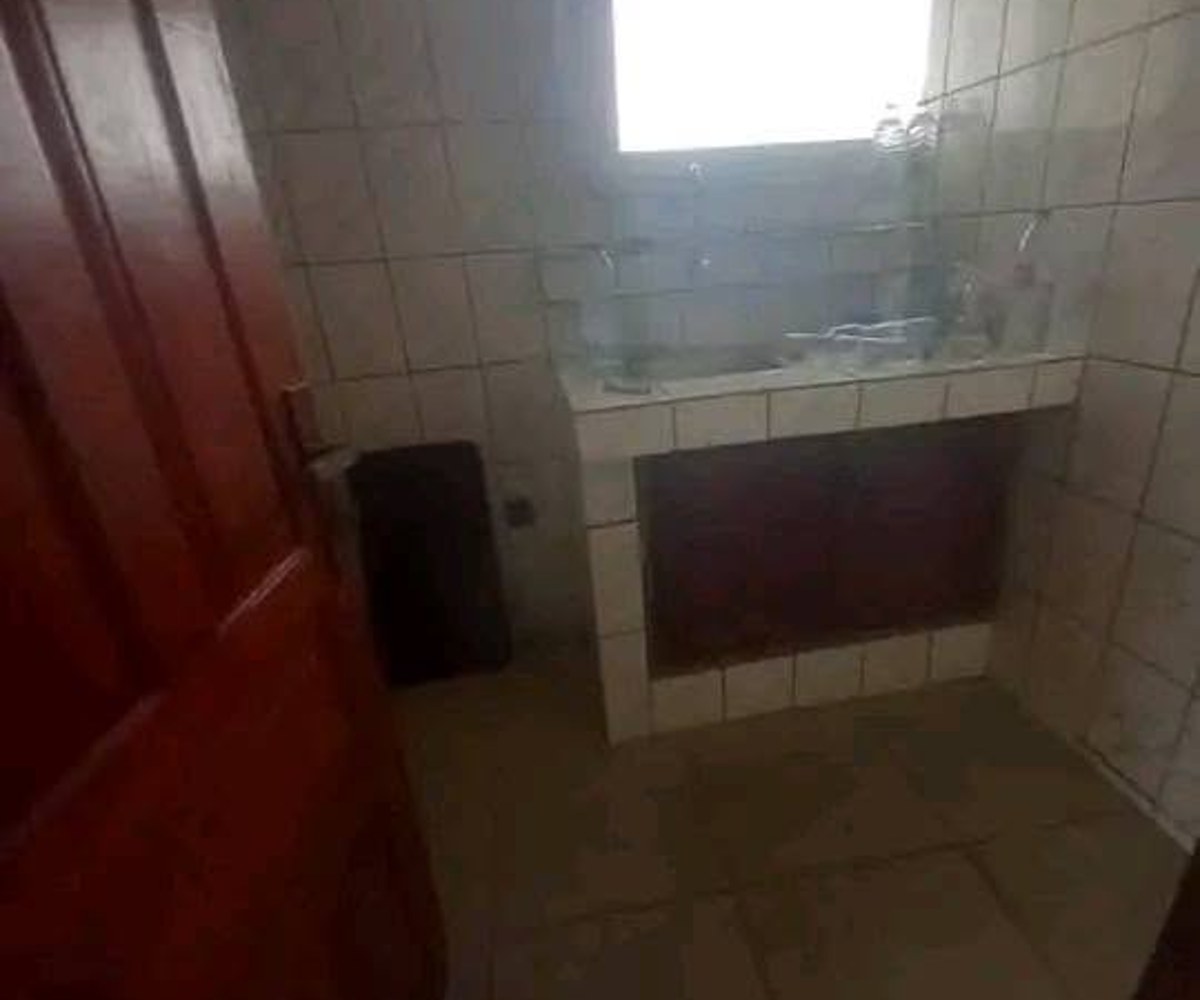 Bureau à louer à Akwa avec balcon privé
