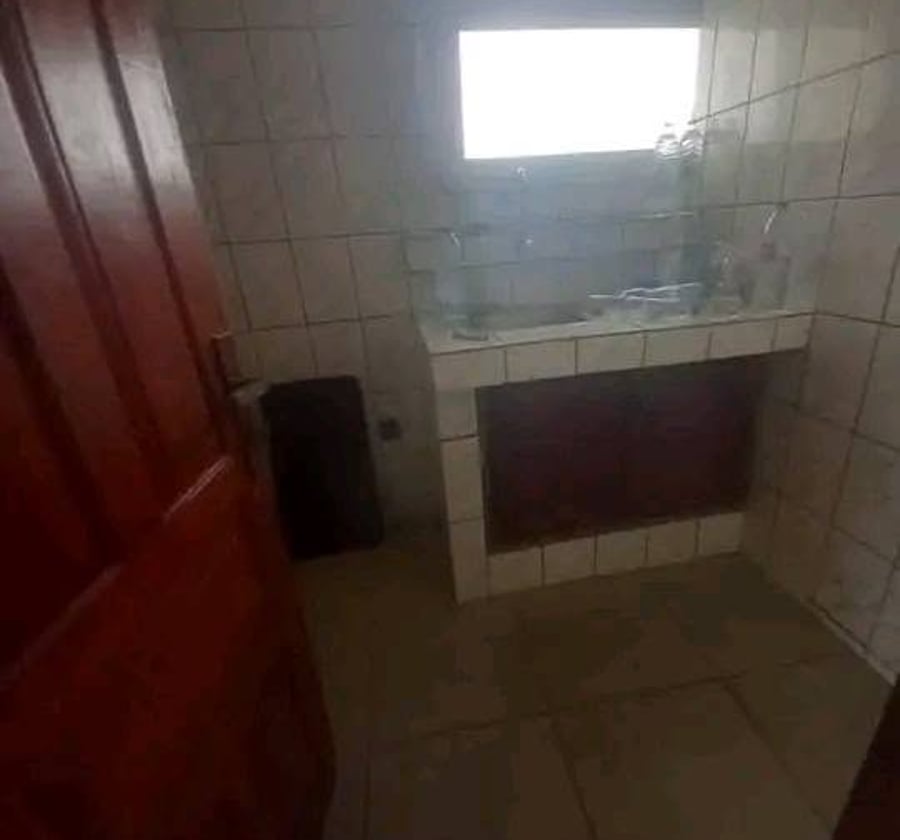Bureau à louer à Akwa avec balcon privé