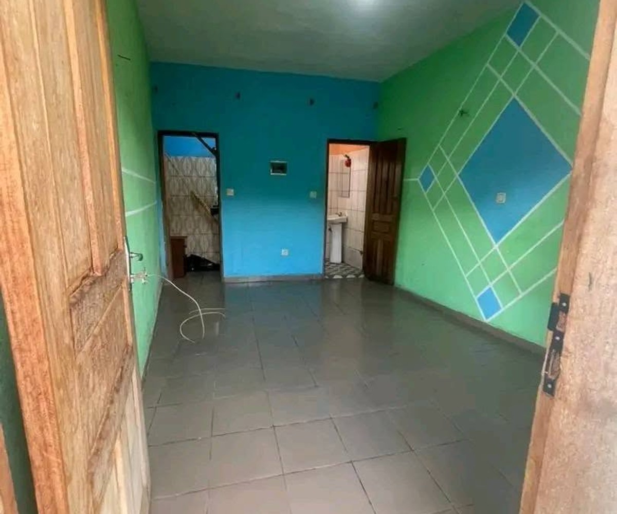 Chambre moderne à louer à Biyemassi TKC
