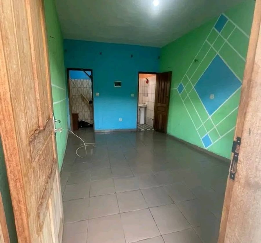 Chambre moderne à louer à Biyemassi TKC