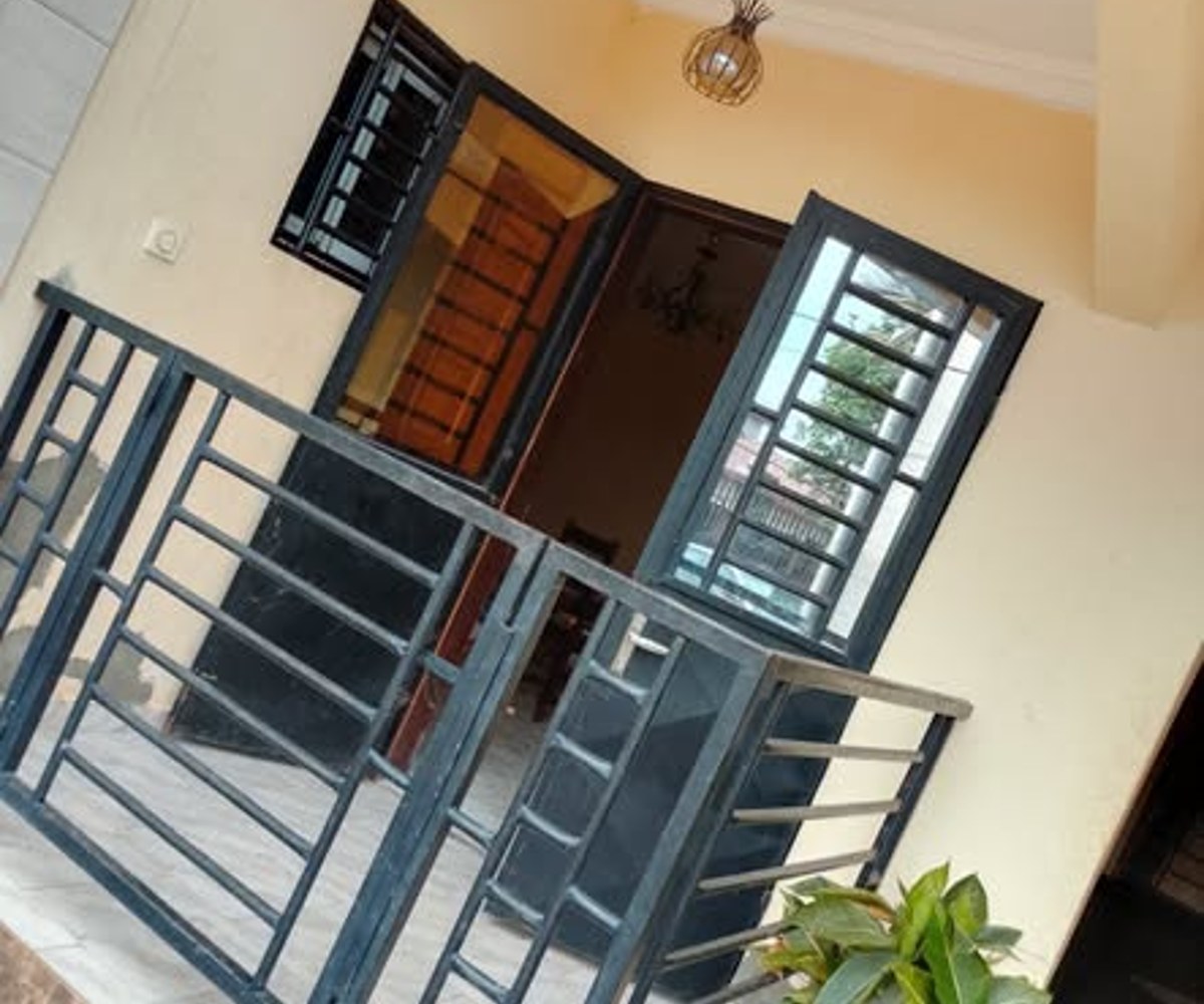 Appartement 3 chambres à louer à Ekoumdoum