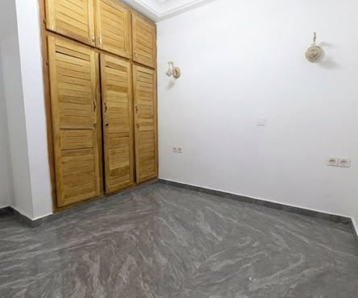 Studio moderne haut standing avec balcon - Village, Douala