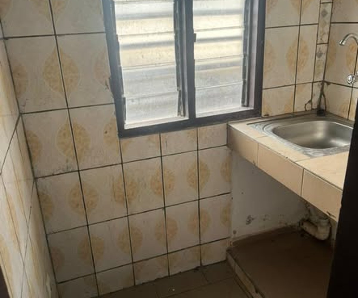 Studio moderne à louer à Obobogo