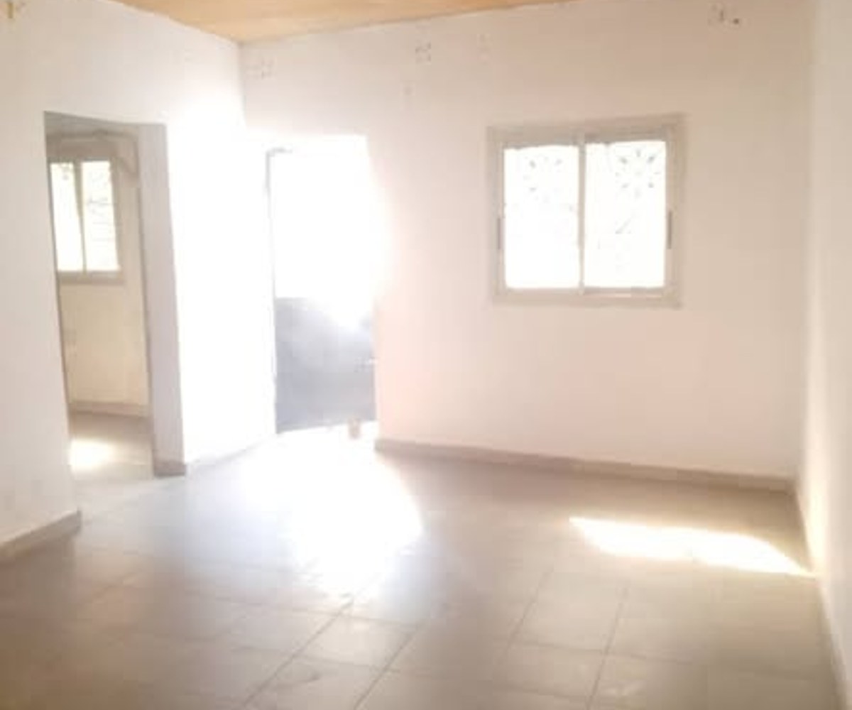 Maison 2 chambres à louer - Nkoabang