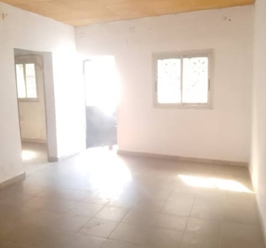 Maison 2 chambres à louer - Nkoabang