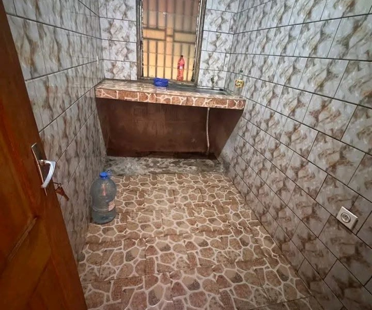 Studio moderne à louer à Nkolmesseng