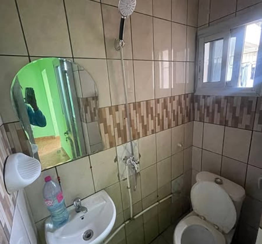 Chambre moderne à louer - Cité des Palmiers, Douala