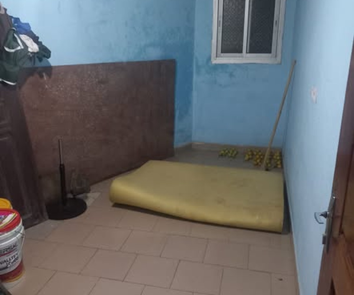 a louer studio moderne 55mil quartier pk8 bien propre a zero pas du goudron dans la barriere. service immobilier