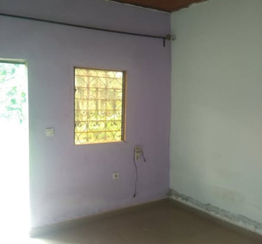 Chambre moderne à Nkoabang